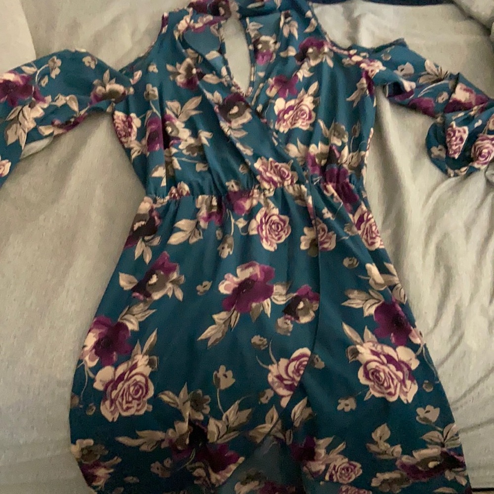 Should peekaboo dress
